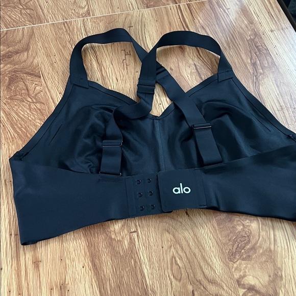 ALO Yoga airlift strength sports bra - Picture 6 of 10
